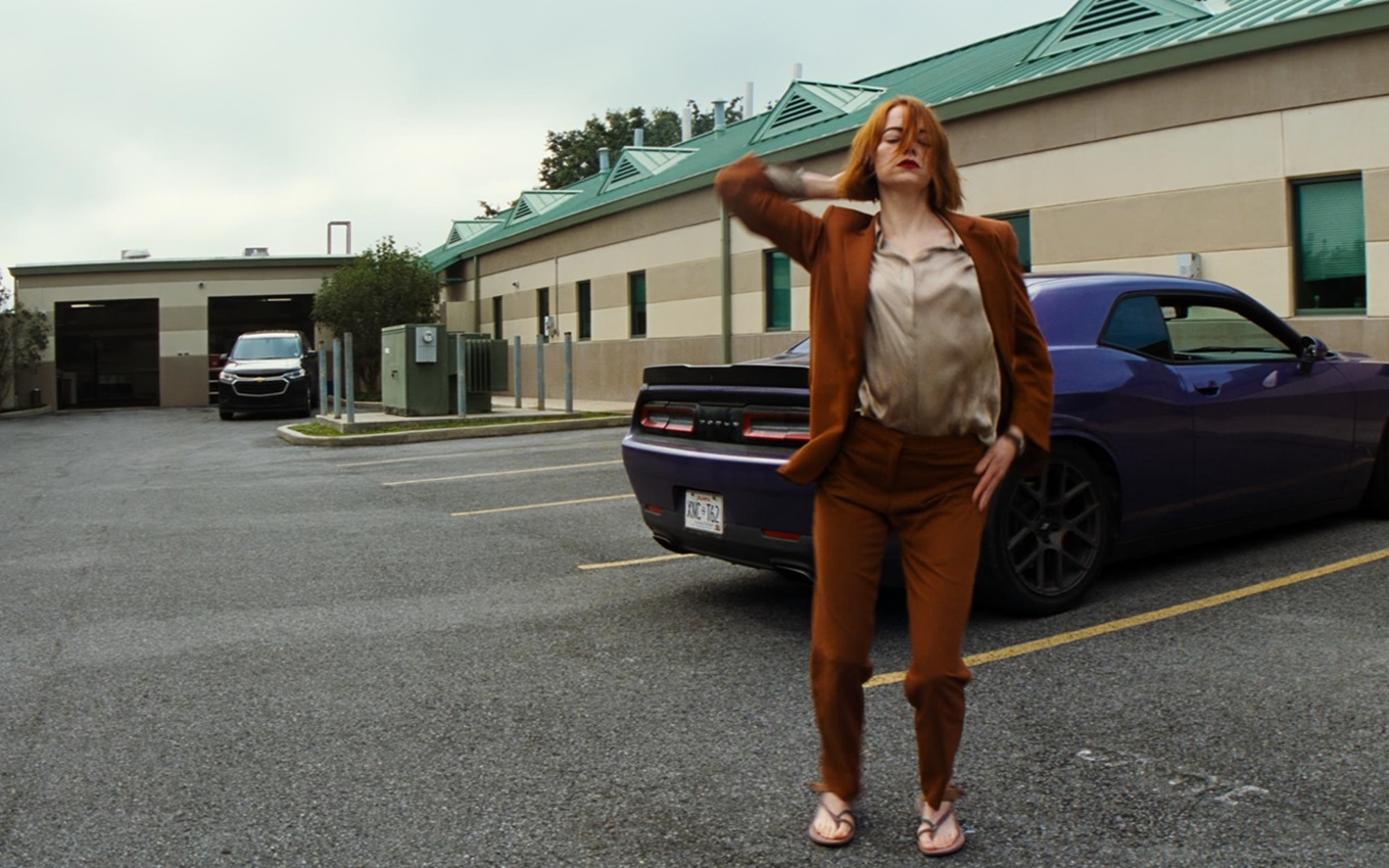 Emma Stone em cena de Tipos de Gentileza, um dos filmes mais decepcionantes de 2024